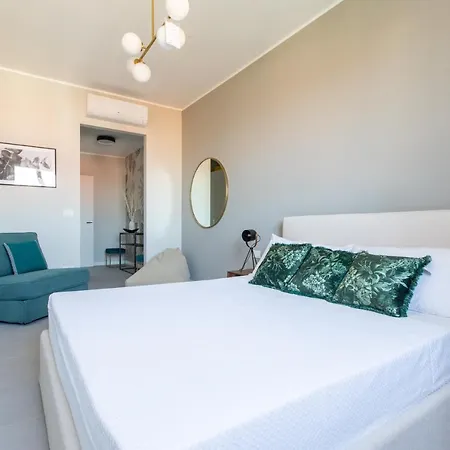 Daplace - Vico Apartment